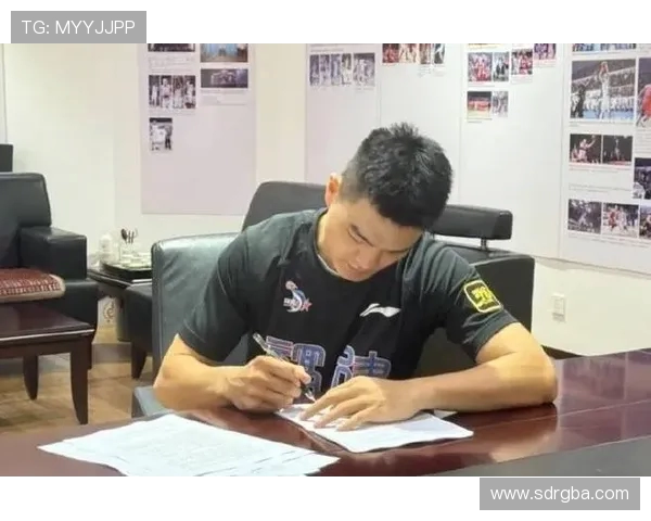 黎伊扬与福建完成续约 签订为期两年的C类合同 黎伊扬与福建完成续约 签订为期两年的C类合同