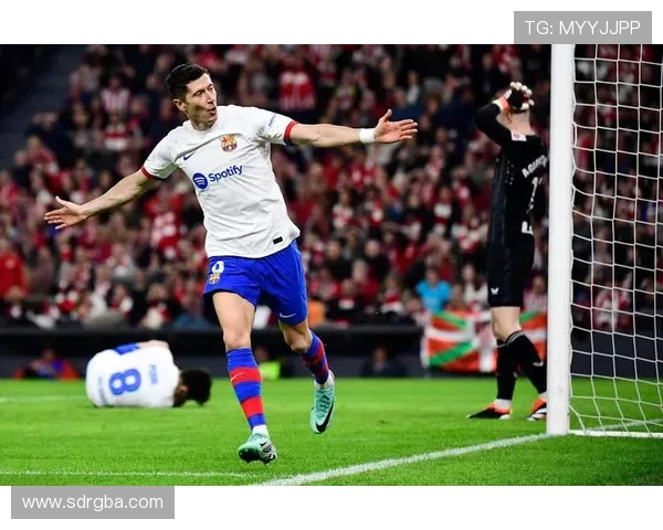 莱万梅开二度助巴萨三球完胜毕巴强势收官加冕西甲冠军