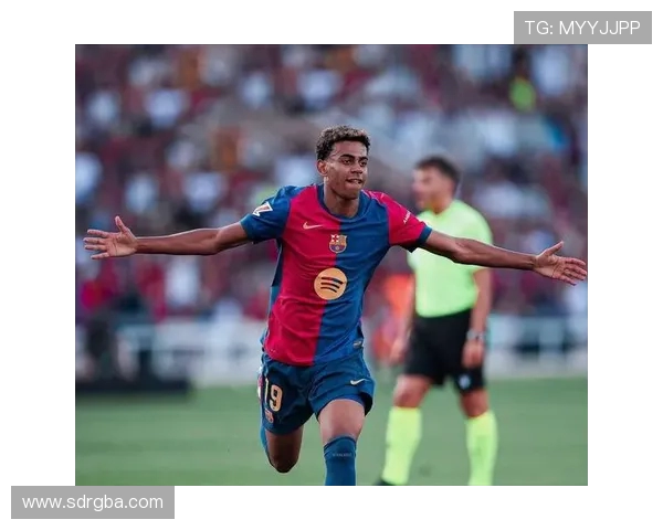 费兰精准横传助攻 亚马尔巧妙兜射远角破门助巴萨领先